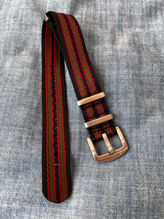 GREAT-O Seatbelt Strap - Vintage Bond Black / Red / Green