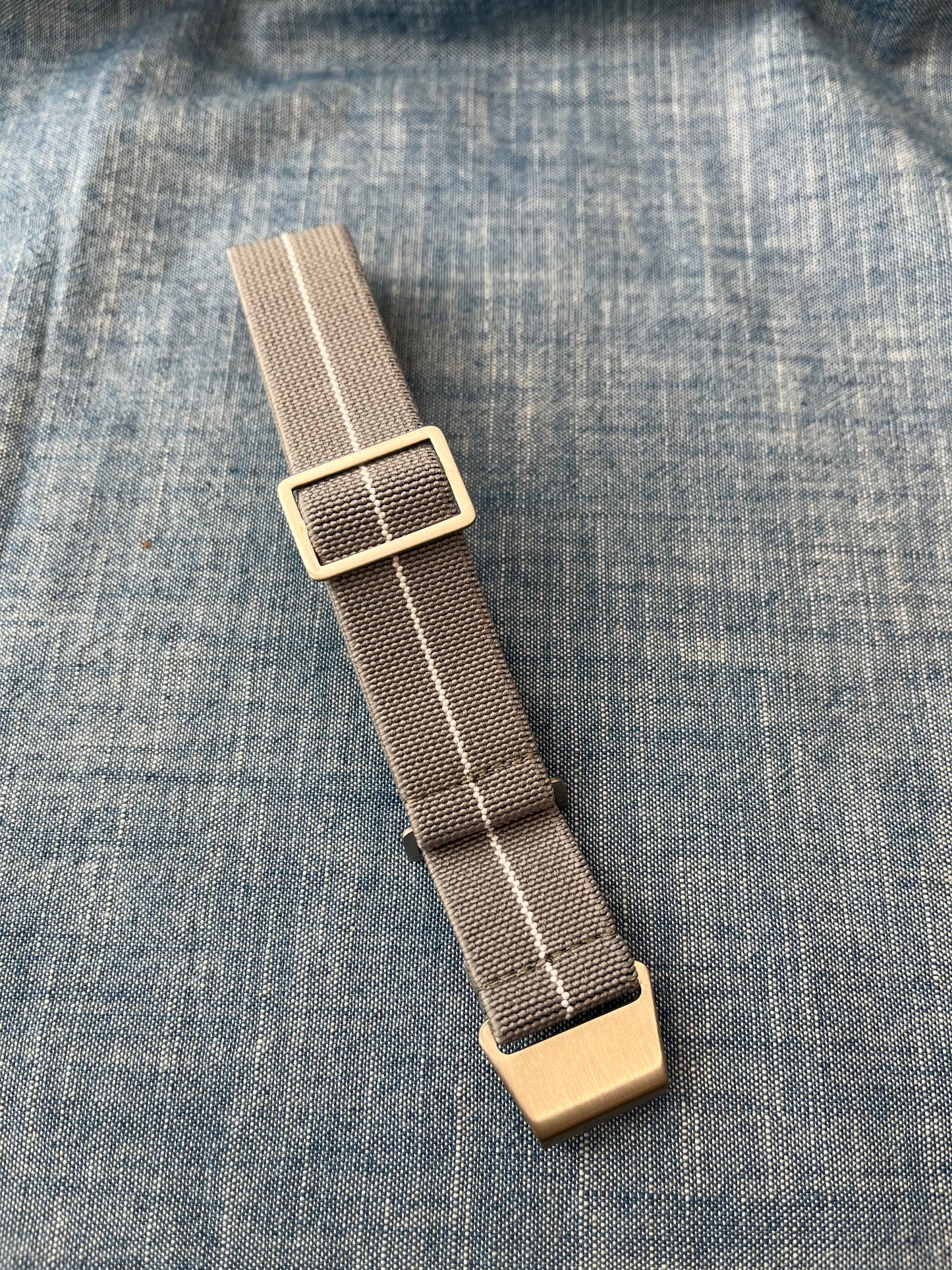 Froggy Strap - Grey / White