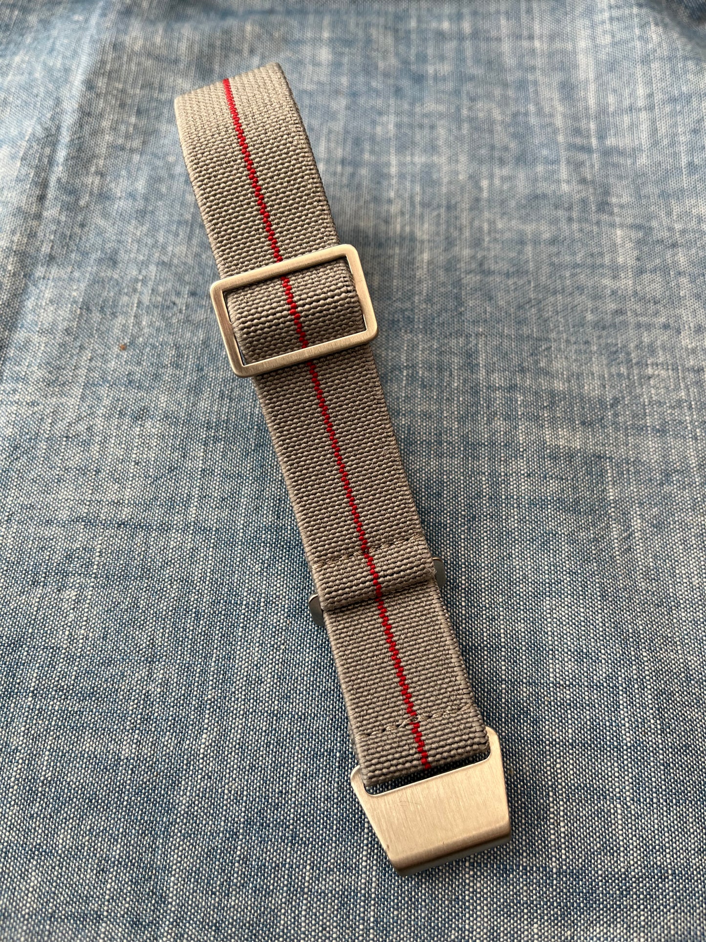 Froggy Strap - Grey / Red