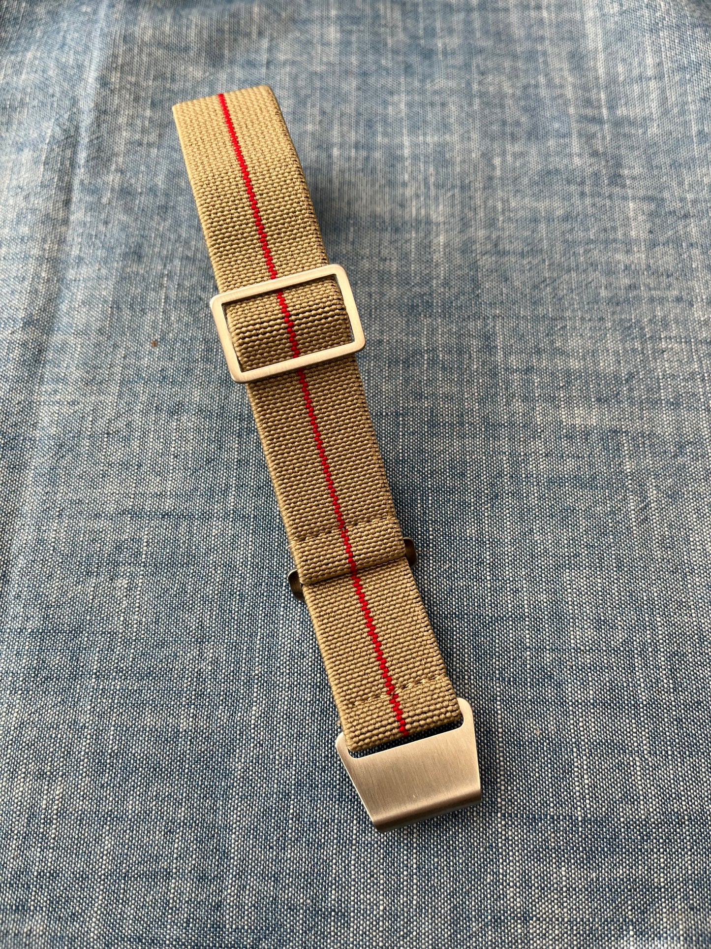 Froggy Strap - Tan / Red