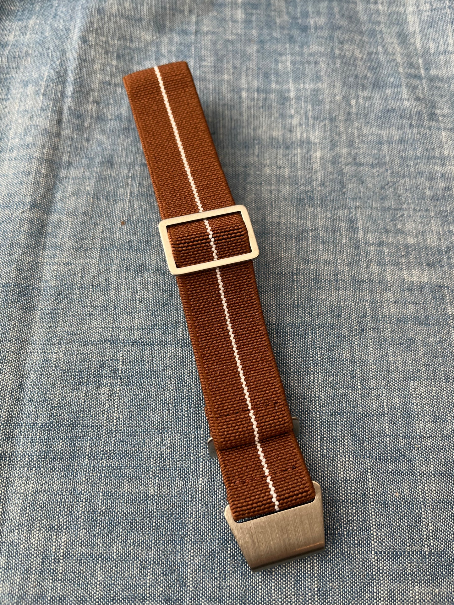 Froggy Strap - Brown / White