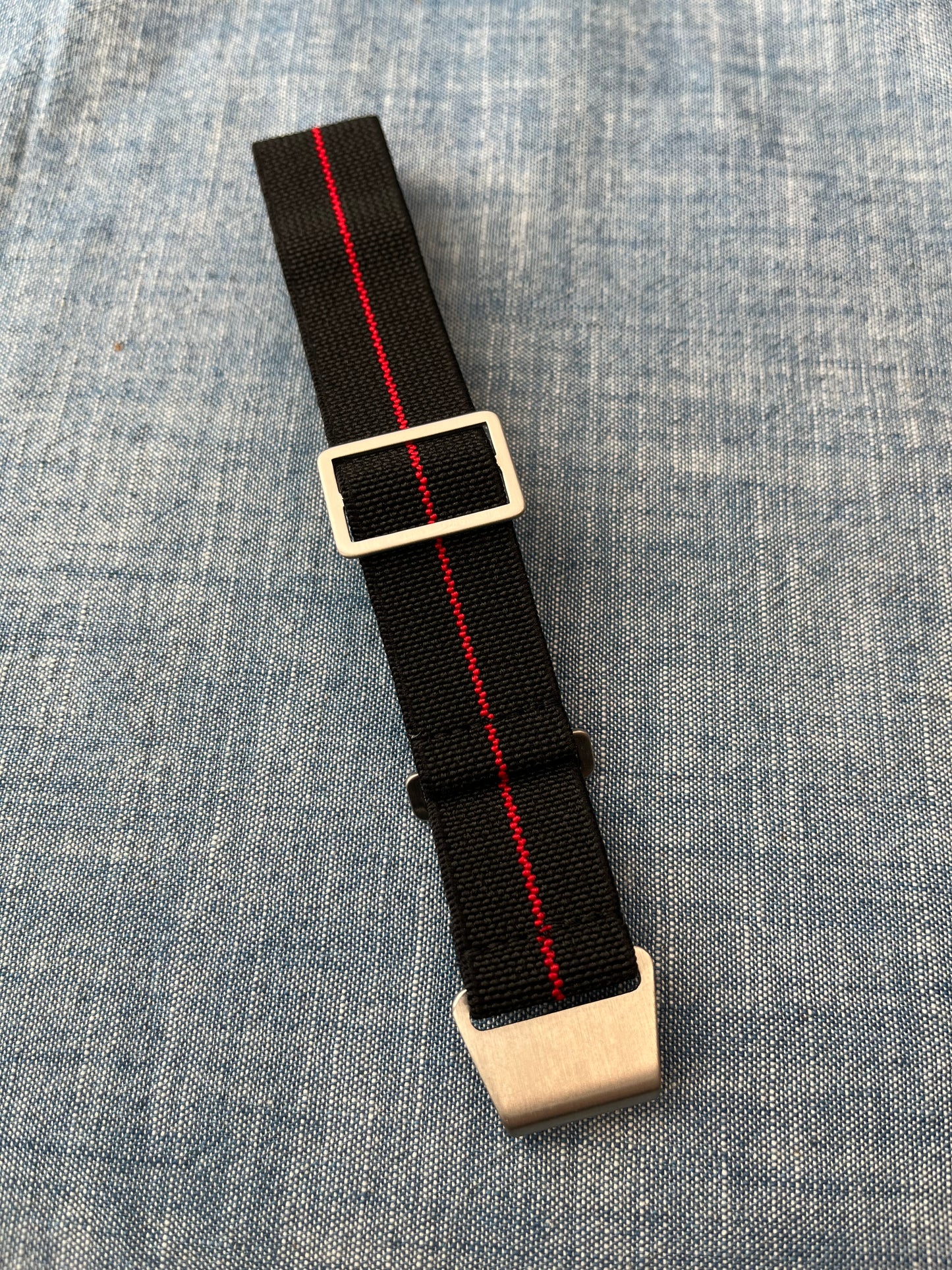 Froggy Strap - Black / Red